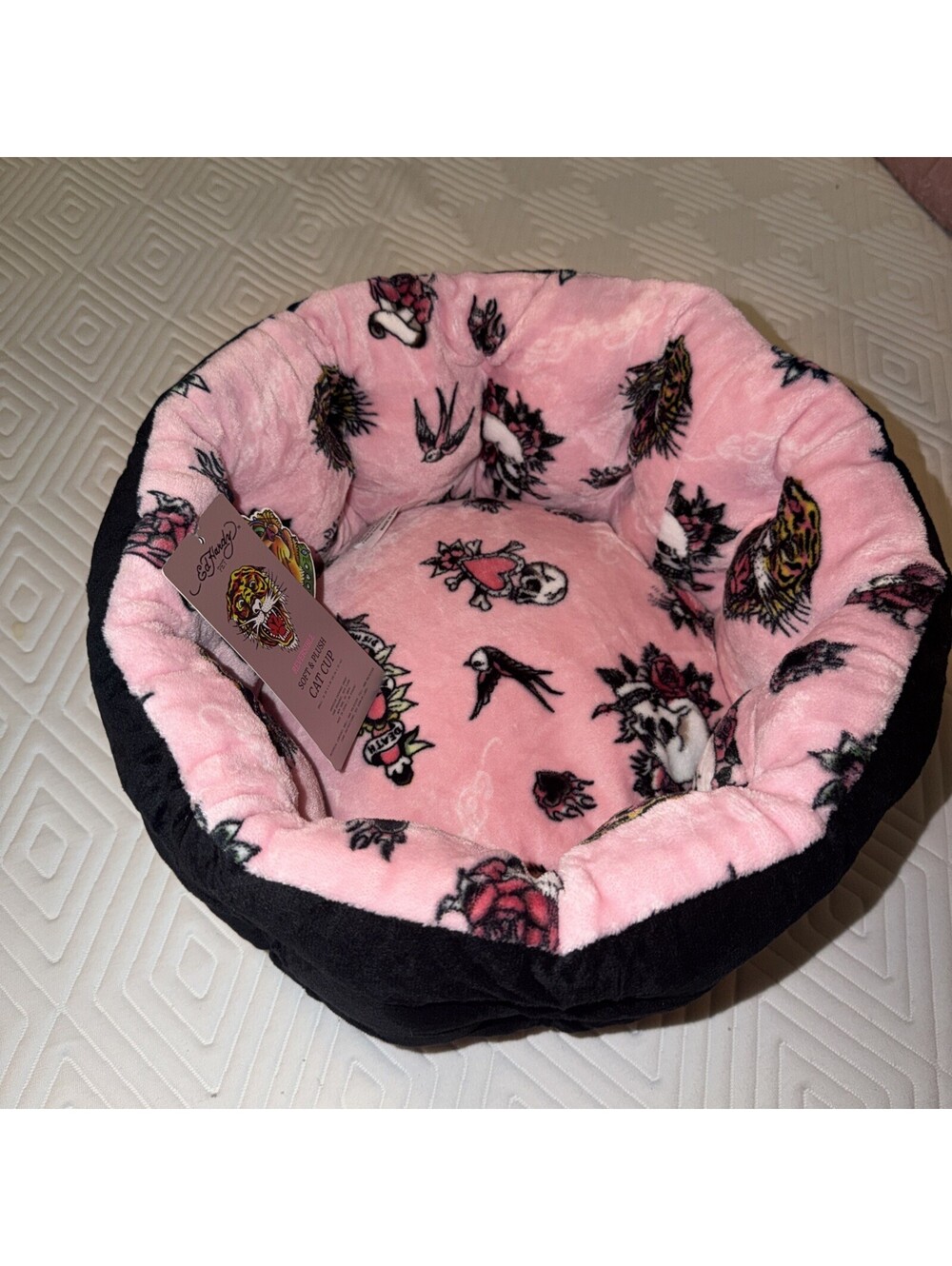 NWT Ed Hardy Pet Bed BABY Pink Skull Rose Plush Cuddler Cat cup REVERSIBLE 18x9